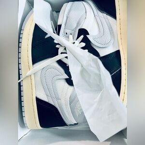 Brand new never worn: Nike Air Jordan’s Vintage! Size 8